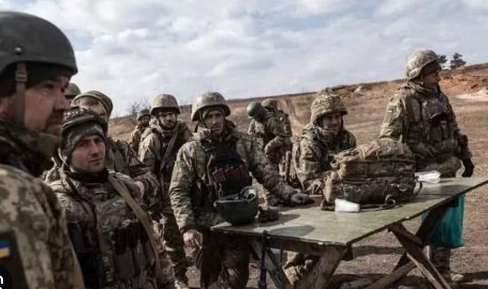 Điều đáng chú ý là sự hiện diện của quân nhân thuộc Trung đoàn Nhảy dù tại Ukraine không được công chúng biết đến trước khi Hạ sĩ Hooley thiệt mạng.