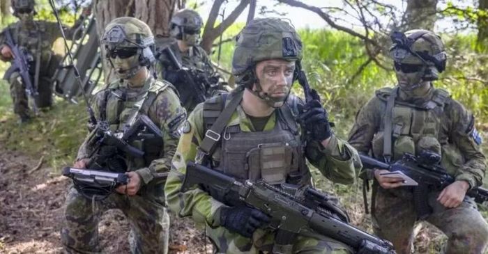Vụ việc đồng thời làm lộ thêm một phần hoạt động của quân nhân Anh tại Ukraine vốn trước đó ít được công khai.
