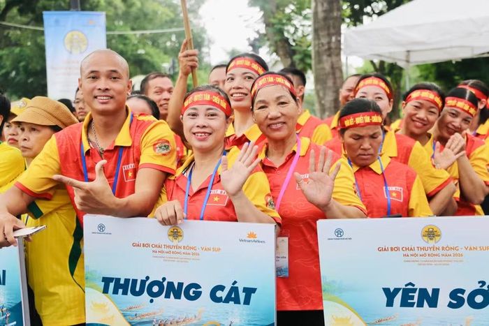 Nội dung thuyền rồng có 48 đội, đến từ nhiều tỉnh, thành phố, xã, phường...