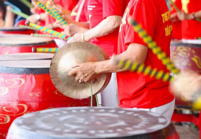 ...tiếp thêm sự phấn chấn cho các đội đua