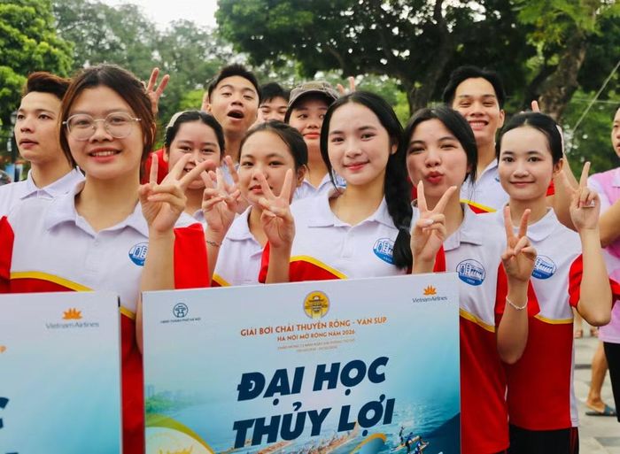 ...các trường đại học, doanh nghiệp, câu lạc bộ....