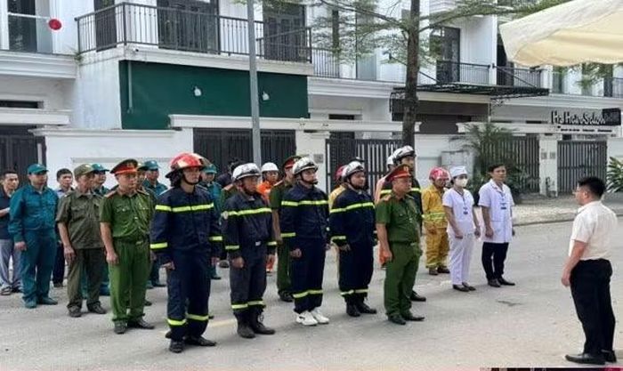 Lãnh đạo UBND phường Sơn Tây quán triệt, chỉ đạo các lực lượng tham gia diễn tập phương án.