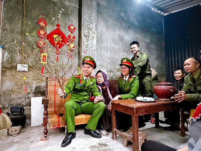 Từ những ngôi nhà trong ngõ nhỏ đến không gian số, lực lượng công an cơ sở luôn nỗ lực có mặt ở nơi người dân cần.
