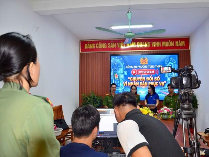 Khác với những bài phát biểu một chiều, sự tương tác hai chiều trên mạng xã hội giúp lực lượng công an nắm bắt ngay lập tức tâm tư của bà con.