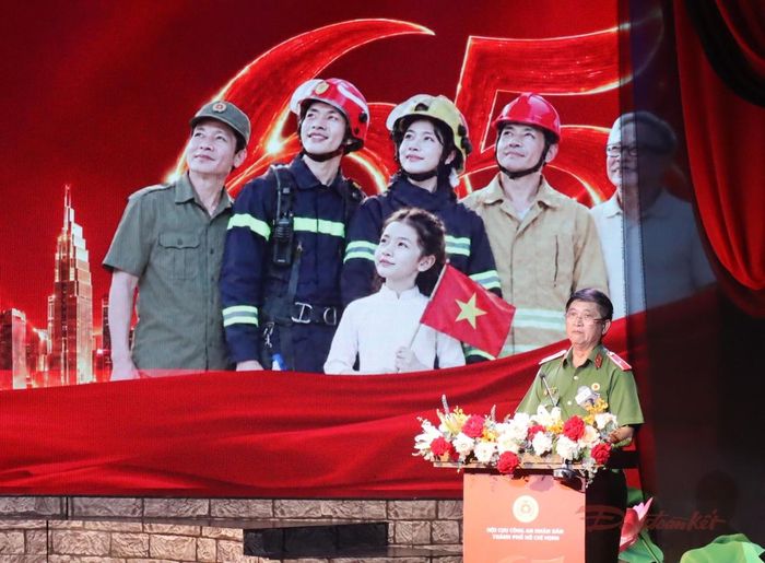 Thiếu tướng Đào Công Danh, Chủ tịch Hội Cựu CAND TPHCM phát biểu tại chương trình. Ảnh: T.Luân.