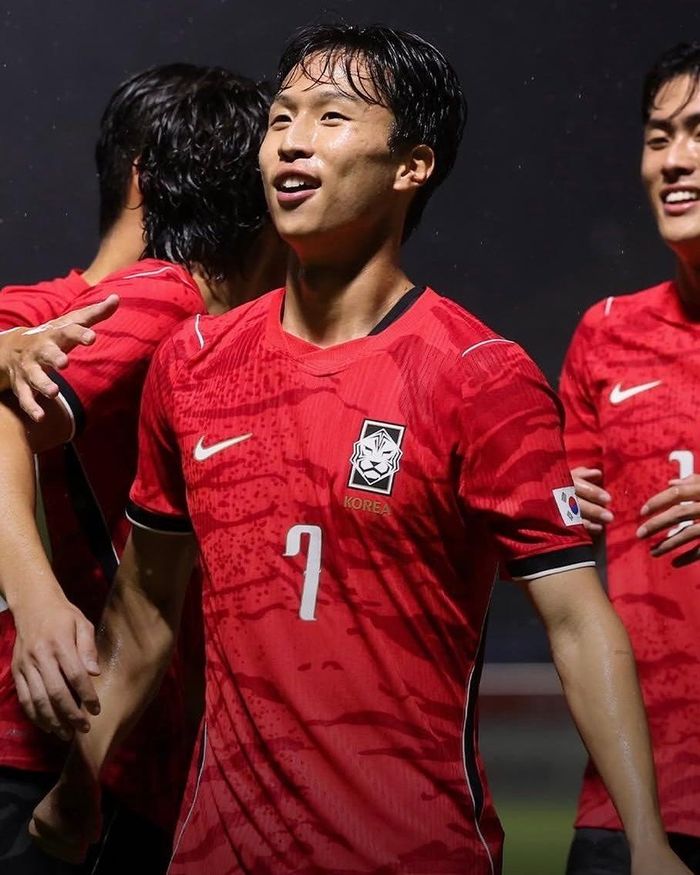 Nhóm cầu thủ đang thi đấu tại châu Âu như Eom Ji-sung, Bae Jun-ho hay Yang Hyun-jun hưởng lợi lớn khi không còn nguy cơ gián đoạn sự nghiệp vì nghĩa vụ quân sự.