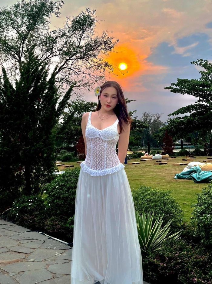 Khi không xuất hiện trên thảm đấu, Tuyết Sang được khen có phong cách thời trang trẻ trung ngoài đời. Trên mạng xã hội, nữ võ sĩ thường xuất hiện với trang phục năng động, đôi khi lại diện váy áo nữ tính.