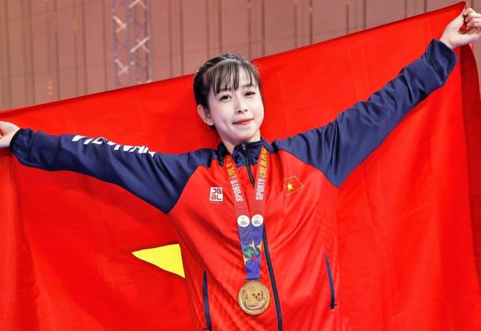 Chị gái của Tuyết Sang là Châu Tuyết Vân - "cô gái vàng" của taekwondo Việt Nam. Sinh năm 1990, cô bén duyên với taekwondo từ nhỏ và gia nhập đội tuyển quốc gia năm 2009. Sau hơn 25 năm thi đấu, Tuyết Vân có bộ sưu tập thành tích nổi bật. Ở nội dung quyền (poomsae), cô từng giành 13 HCV thế giới, 8 HCV châu Á và 6 lần liên tiếp vô địch SEA Games từ SEA Games 27 đến SEA Games 32.