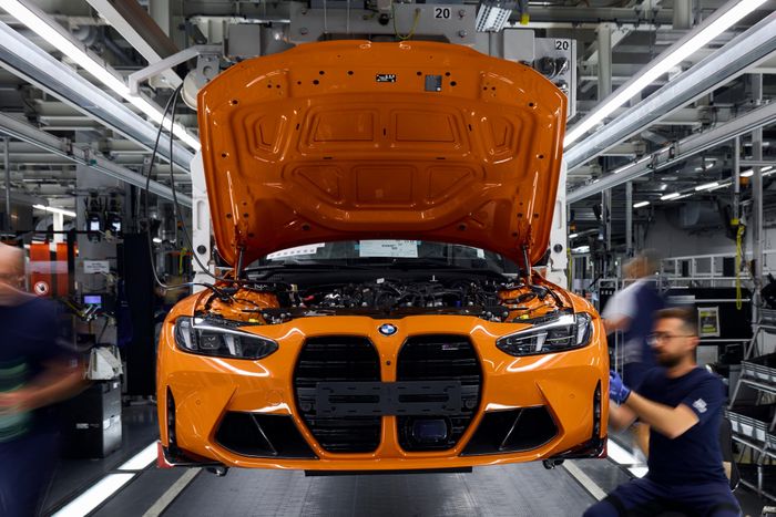  BMW M3 được trang bị động cơ 6 xy-lanh 3.0L twin-turbo, công suất 480 mã lực, hoặc lên đến 510 mã lực trên bản M3 Competition và 530 mã lực trên M3 Competition M xDrive. 