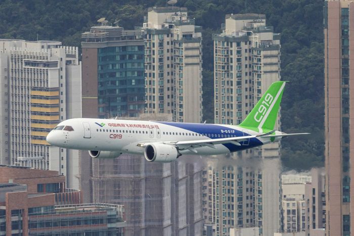  Máy bay COMAC C-919 do Trung Quốc sản xuất trong một chuyến bay. Ảnh: Reuters.