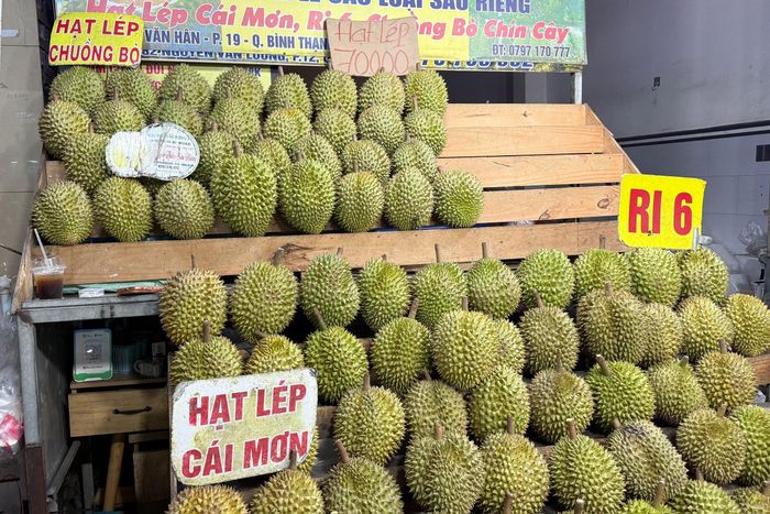  Giá một số loại sầu riêng tại chợ dao động từ 70.000 đồng/kg loại nguyên trái. Ảnh: Anh Nguyễn. 