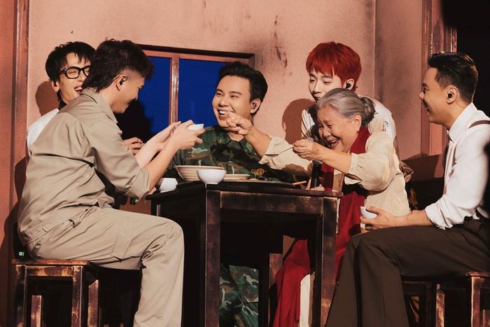Hình ảnh xúc động trong tiết mục "Cơm nhà"