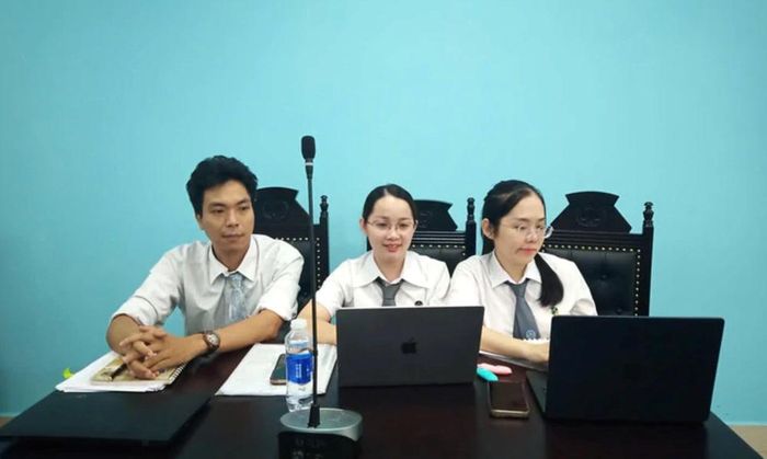 Các luật sư bào chữa cho 3 bị cáo
