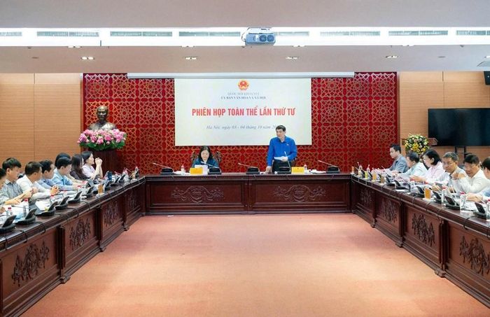 Chủ nhiệm Ủy ban Văn hóa và Xã hội Nguyễn Đắc Vinh chủ trì Phiên họp. Ảnh: Quốc hội