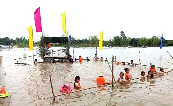 Đồng Tháp phấn đấu đến năm 2030 có ít nhất 80% trẻ em từ 6 - 15 tuổi được tiếp cận chương trình dạy bơi