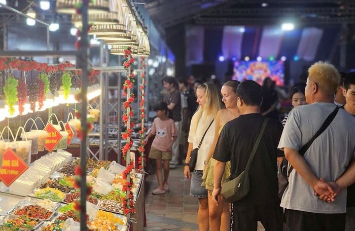 An Hải Festival 2026 thu hút rất đông người dân và du khách tham quan, trải nghiệm và mua sắm
