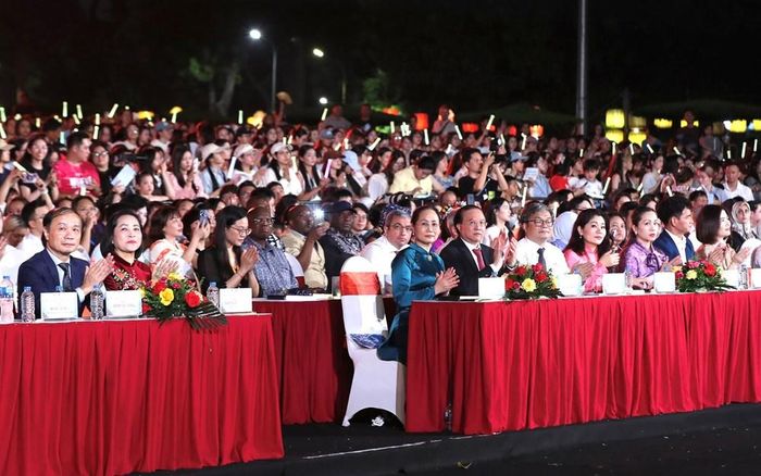 Phó Chủ tịch Quốc hội Nguyễn Thị Thanh, Bộ trưởng Bộ VHTTDL Lâm Thị Phương Thanh và các đại biểu dự Lễ bế mạc