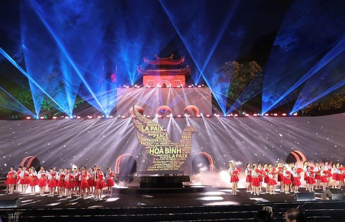 Chương trình nghệ thuật tại Lễ hội Văn hóa Thế giới tại Hà Nội lần thứ hai