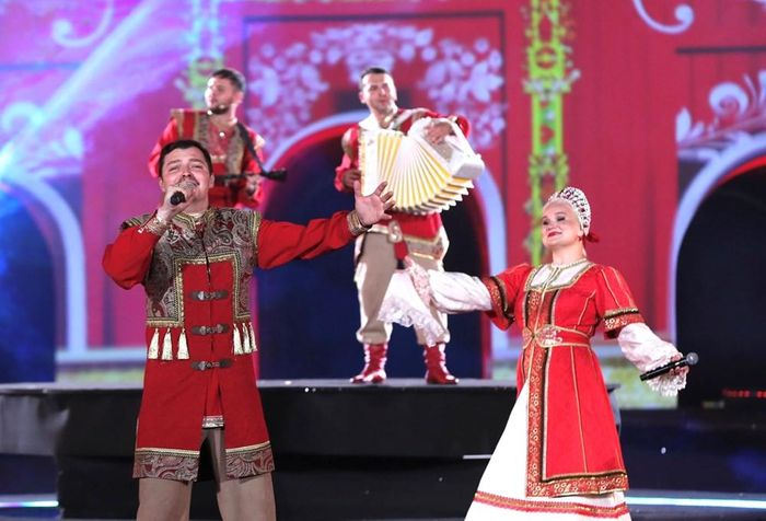 Tiết mục Kalinka của Victor Artemev cùng Đoàn nhà hát “Yar” Liên bang Nga