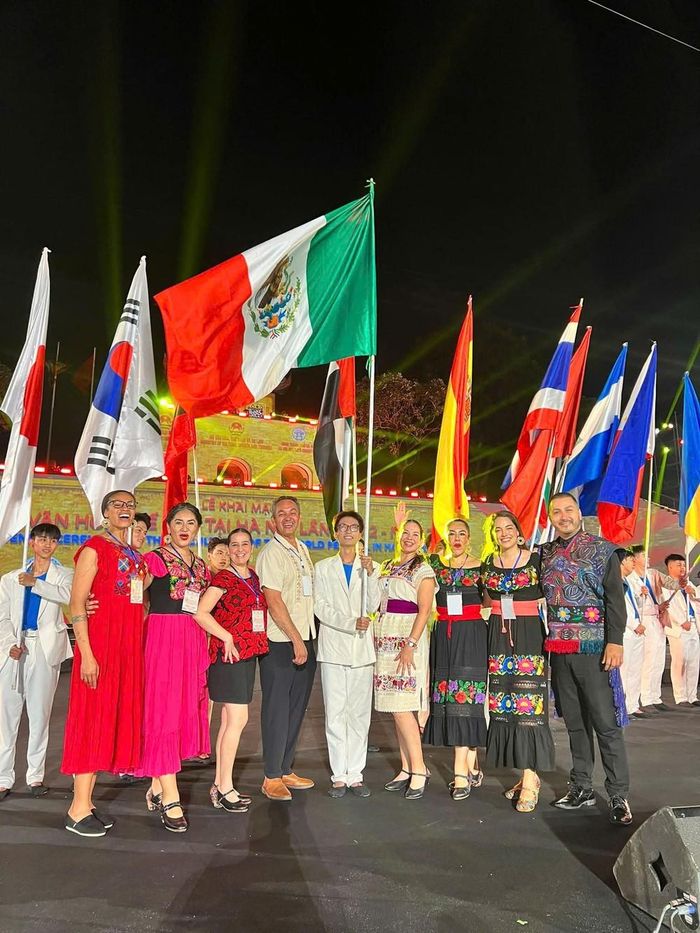 Đoàn vũ công dân gian Mexico tham gia Lễ hội Văn hóa Thế giới tại Hà Nội lần thứ hai. Ảnh: ĐSQ Mexico tại VN