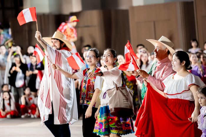 "Sắc màu năm châu" quy tụ 15 đoàn nghệ thuật quốc tế đến từ châu Âu, châu Phi, châu Á và Nam Mỹ. Ảnh: Sở Văn hóa, Thể thao và Du lịch Hà Nội