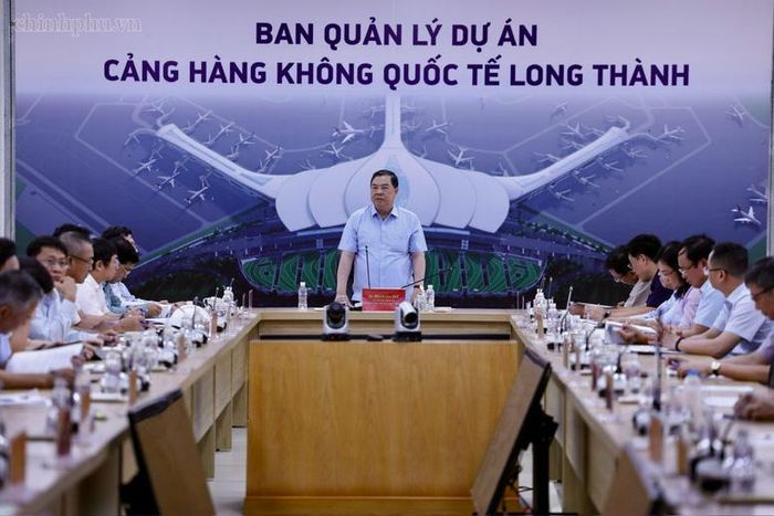 Phó Thủ tướng Thường trực Chính phủ Phạm Gia Túc làm việc về tiến độ các dự án thành phần của Cảng hàng không quốc tế Long Thành. - Ảnh: chinhphu.vn/Phương Nguyên