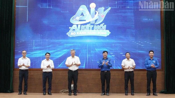 Ra mắt nền tảng “AI kết nối-Áo xanh hành động”. (Ảnh: THANH TÂM)