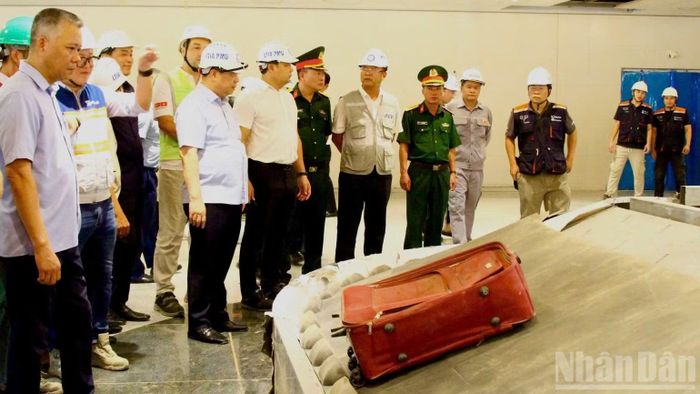 Kiểm tra vận hành thử nghiệm khu vực lấy hành lý trong nhà ga hành khách sân bay Long Thành.