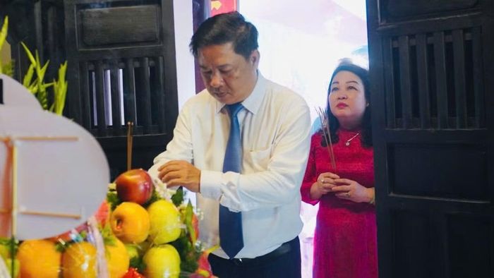 Đồng chí Lương Nguyễn Minh Triết, Ủy viên Trung ương Đảng, Bí thư Tỉnh ủy Đắk Lắk tưởng nhớ Chủ tịch Hồ Chí Minh vĩ đại, người sáng lập và rèn luyện Đảng ta và các thế hệ cán bộ, đảng viên, đồng bào, chiến sĩ đã ngã xuống vì độc lập, tự do, hạnh phúc của dân tộc. (Ảnh: CTV)