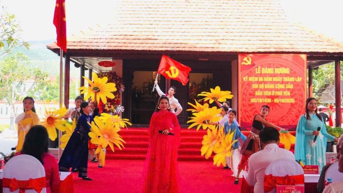 Chương trình nghệ thuật chào mừng lễ dâng hương. (Ảnh: CTV)