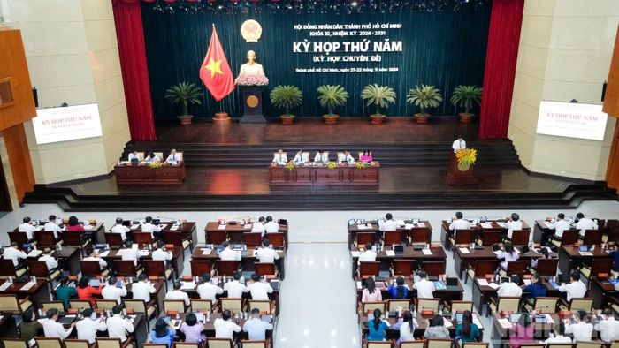 Trong tháng 10, thành phố sẽ tiếp tục thông qua 36 nghị quyết và quyết tâm hoàn thành khoảng 40 nghị quyết còn lại ngay tại kỳ họp cuối năm. (Ảnh: THẾ ANH)