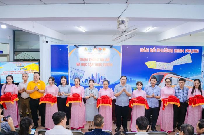 Mô hình "Trạm thông tin số và học tập trực tuyến cộng đồng" trên địa bàn phường. (Ảnh: Mặt trận phường Minh Phụng)
