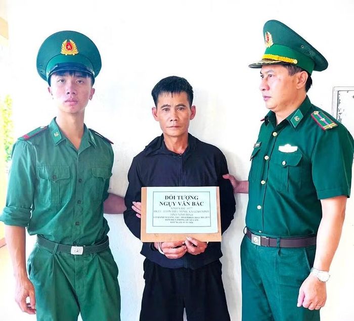 Đối tượng Ngụy Văn Bắc, sinh năm 1977, trú tại xã Giao Ninh, tỉnh Ninh Bình, phạm tội tàng trữ trái phép chất ma túy. (Ảnh Minh Khôi)