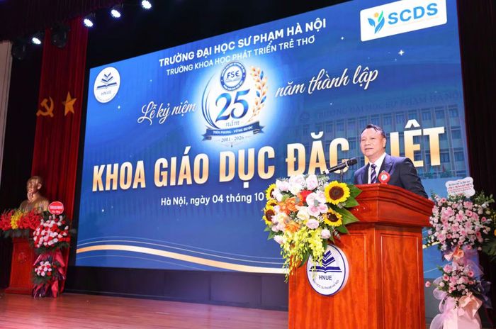Phó Giáo sư, Tiến sĩ Nguyễn Đức Sơn, Hiệu trưởng Trường đại học Sư phạm Hà Nội phát biểu tại buổi lễ.(Ảnh: THANH TÙNG)