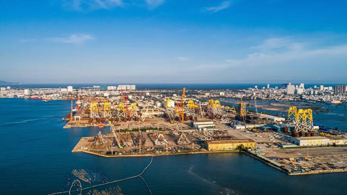 Cảng thi công chân đế điện gió ngoài khơi thuộc Tổng công ty cổ phần Dịch vụ kỹ thuật dầu khí Việt Nam (PTSC). (Ảnh: PVN cung cấp)