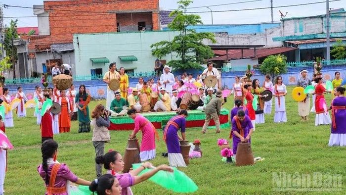 Diện mạo các làng Chăm ở xã Phước Hữu đang khoác lên mình không khí rộn ràng trước thềm Lễ hội Katê.