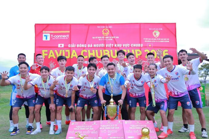 Đội FC J-Travel xuất sắc giành chức vô địch Giải bóng đá cộng đồng người Việt Nam tại khu vực Chubu, Nhật Bản. (Ảnh: Ban tổ chức cung cấp)