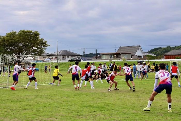 Các trận đấu diễn ra sôi nổi tại sân bóng Công viên Otagawa Kasenjiki, tỉnh Shizuoka, Nhật Bản. (Ảnh: Ban tổ chức cung cấp)