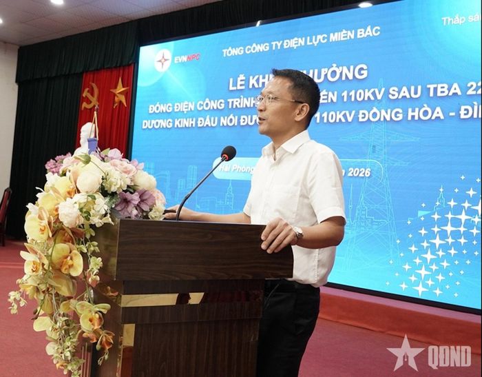  Phó tổng giám đốc Hà Huy Tâm phát biểu tại lễ khen thưởng. 