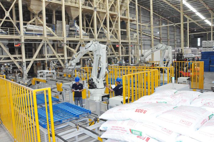  Hoạt động sản xuất thức ăn chăn nuôi của Công ty Cổ phần Tập đoàn Hòa Phát. Ảnh: NGHI TRẦN