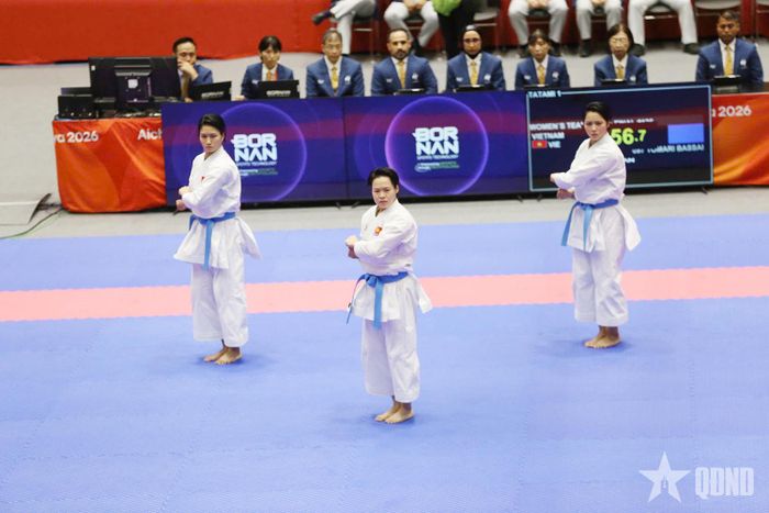  Bài biểu diễn giúp đội tuyển kata đồng đội nữ Việt Nam giành huy chương vàng. Ảnh: BÙI LƯỢNG 