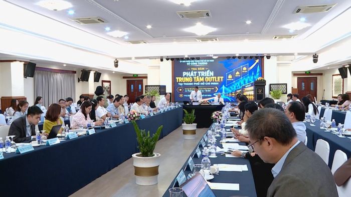  Bộ Công Thương đã tổ chức các hội thảo, lấy ý kiến chuyên gia, nhà khoa học để xây dựng đề án phát triển Outlet tại Việt Nam. Ảnh: Cục Quản lý và Phát triển thị trường trong nước