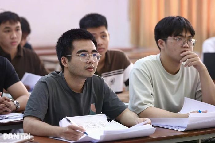 Sinh viên trường ĐH Bách khoa (ĐHQG TP. HCM) trong một giờ học (Ảnh: Nam Anh).