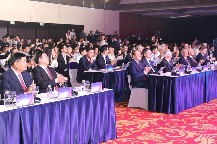  Các đại biểu tham quan dự sự kiện. Ảnh: QUANG PHÚC 