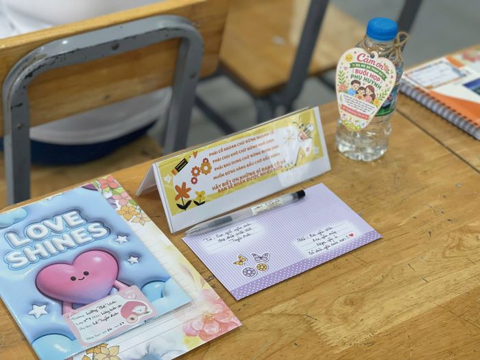 Sổ "Lòng biết ơn" và những lá thư gửi gắm đến thầy cô, cha mẹ