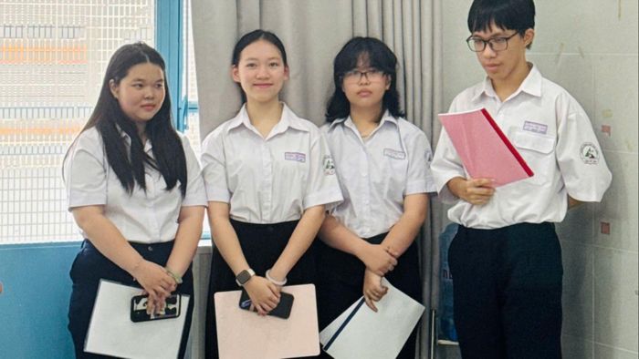 Học sinh điều hành buổi họp phụ huynh
