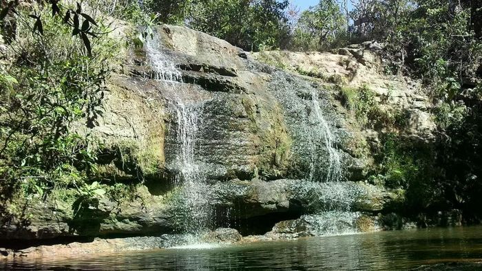 Nhiều thác nước xuất hiện quanh rìa Serra de Caldas, nơi nước từ khu vực cao chảy xuống vùng đất xung quanh. (Ảnh: Sueley Firmino Cavalcante)