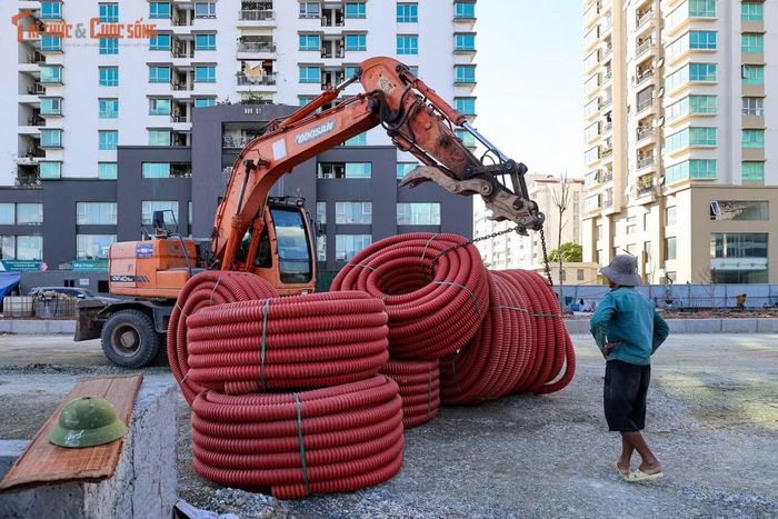 Hệ thống điện ngầm cũng đang được gấp rút triển khai.