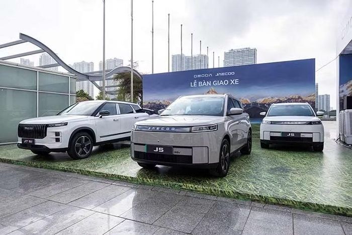 JAECOO J5 tạo dấu ấn với nhiều công nghệ và tiện nghi tập trung vào giá trị sử dụng hàng ngày.