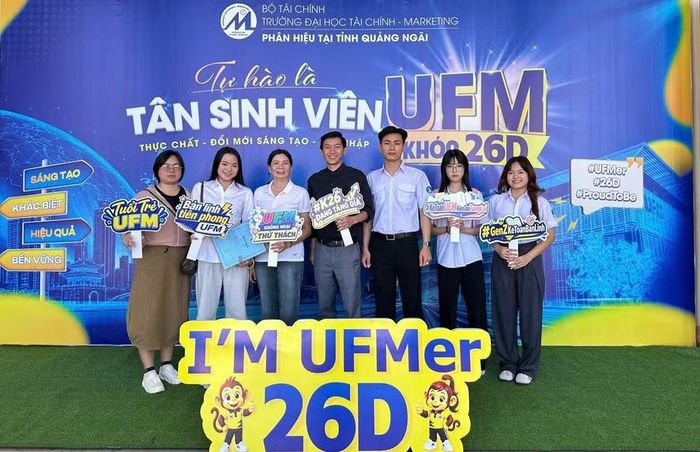 Tân sinh viên Trường Đại học Tài chính - Marketing (UFM) tại Phân hiệu Quảng Ngãi - tiền thân là Trường Đại học Tài chính - Kế toán, được sáp nhập vào UFM. Ảnh: FBNT